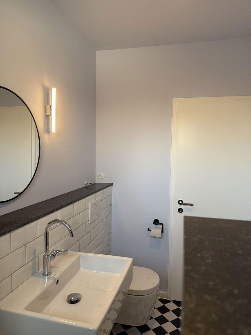 Prenájom bytu 3-izbový 70 m², Düsseldorfer str 45, Köln, Severné Porýnie - Westfálsko Prenájom bytu 3-izbový 70 m², Düsseldorfer str 45, Köln, Severné Porýnie - Westfálsko