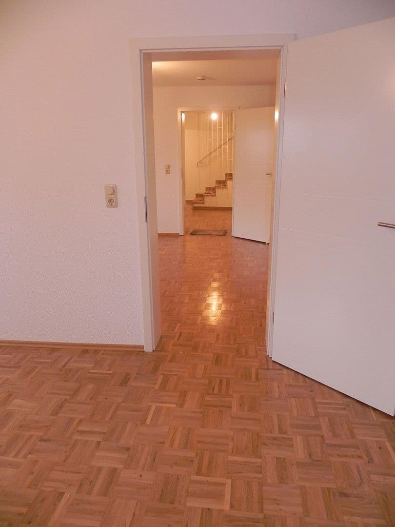 Prenájom bytu 3-izbový 97 m², Aschaffenburger Straße 50, Offenbach, Hesensko Prenájom bytu 3-izbový 97 m², Aschaffenburger Straße 50, Offenbach, Hesensko