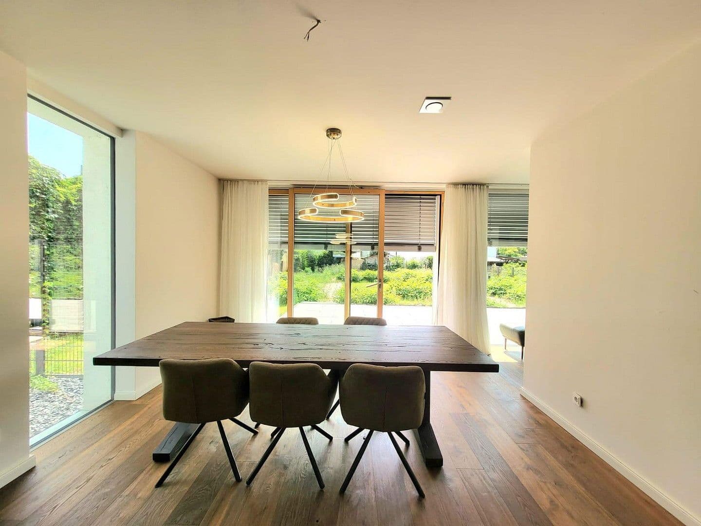 Prenájom domu 240 m², pozemek 850 m², Pfungstädter Straße 64, Darmstadt OT Eberstadt, Hesensko Prenájom domu 240 m², pozemek 850 m², Pfungstädter Straße 64, Darmstadt OT Eberstadt, Hesensko