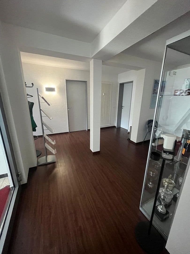 Prenájom kancelárie 170 m², Siemensstraße 9, Wiesbaden, Hesensko Prenájom kancelárie 170 m², Siemensstraße 9, Wiesbaden, Hesensko