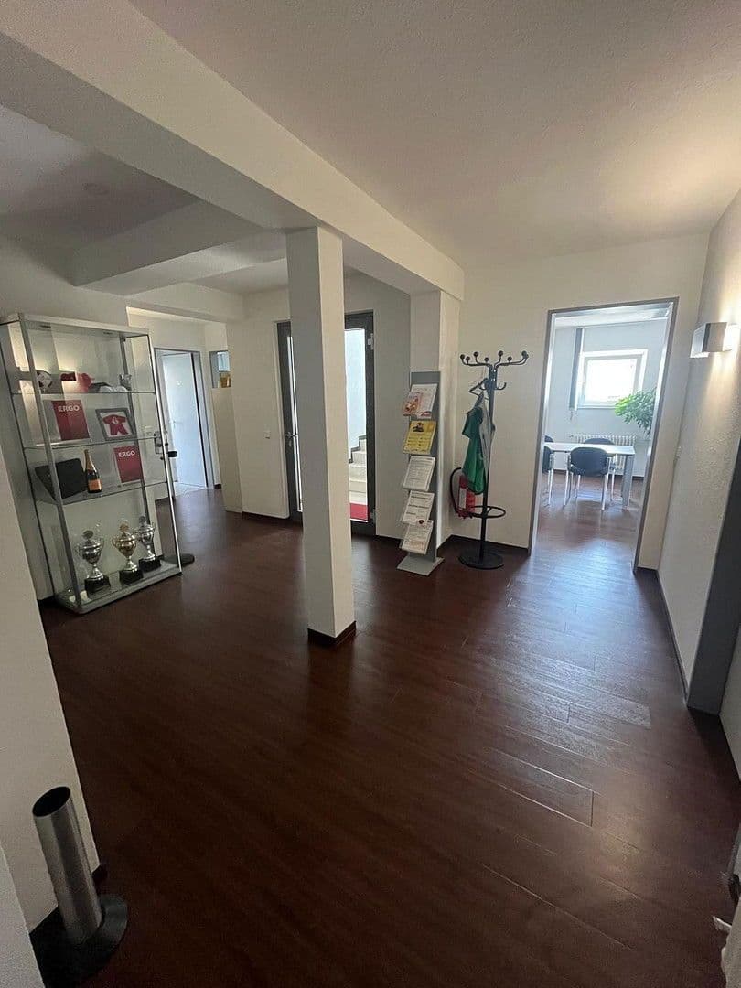 Prenájom kancelárie 170 m², Siemensstraße 9, Wiesbaden, Hesensko Prenájom kancelárie 170 m², Siemensstraße 9, Wiesbaden, Hesensko