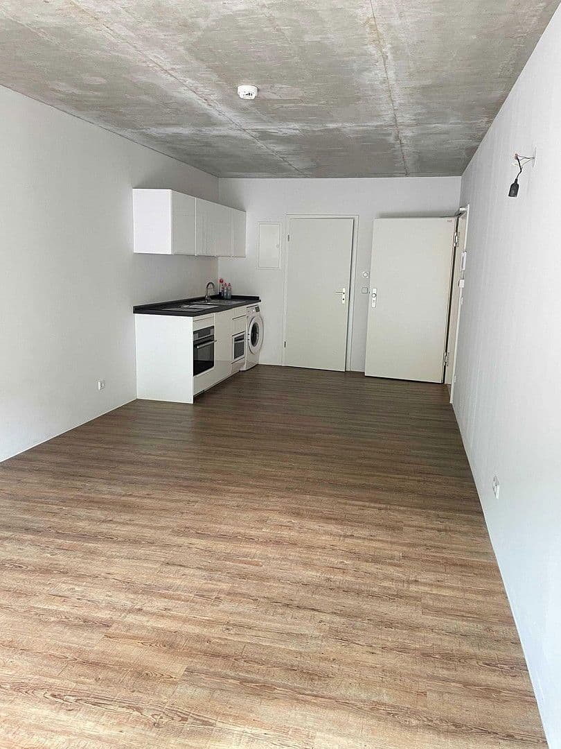 Prenájom bytu 1-izbový 28 m², Berlin, Berlín Prenájom bytu 1-izbový 28 m², Berlin, Berlín