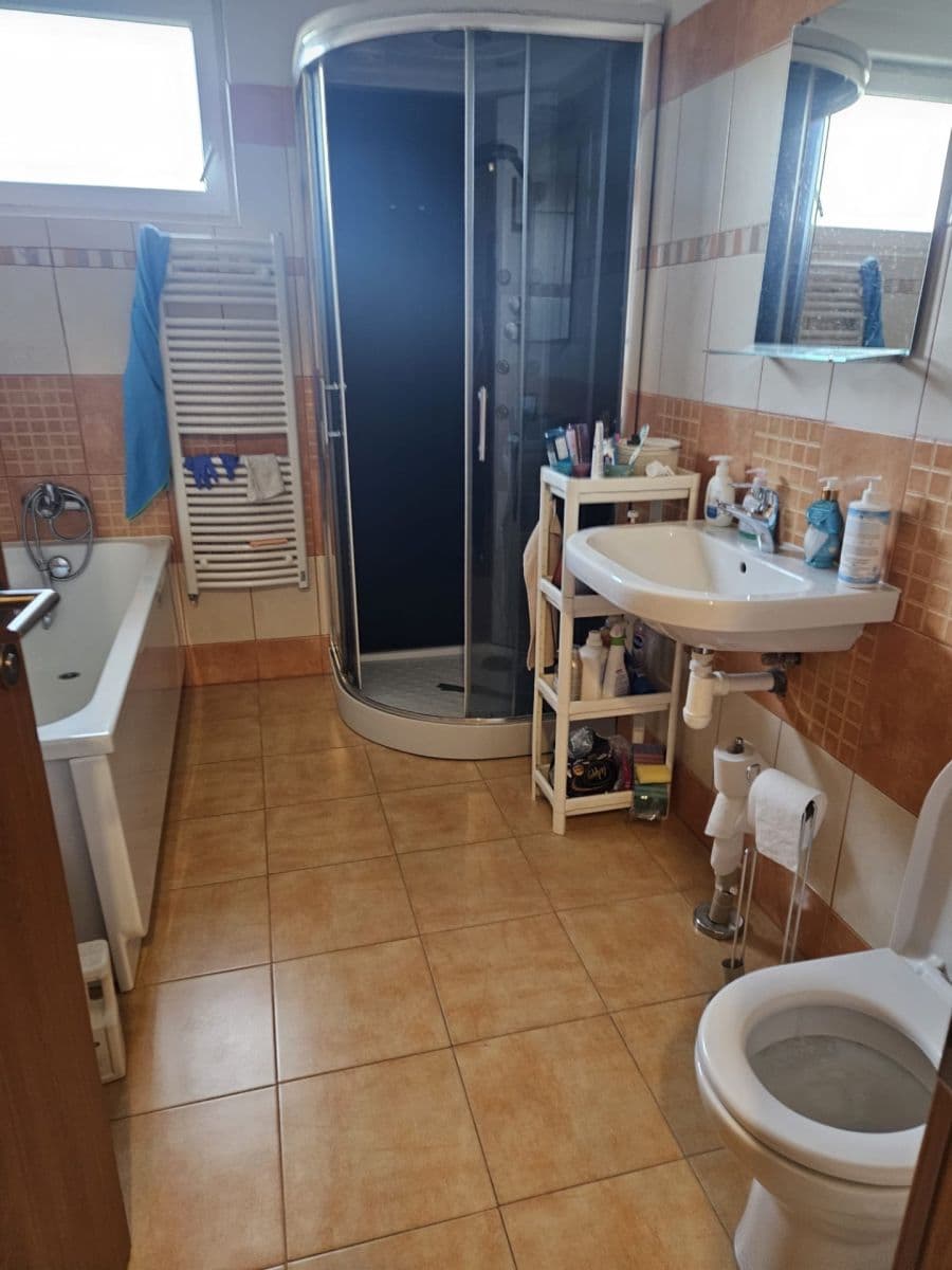 Prenájom bytu 14 m², Fialková, Hostivice, Středočeský kraj Prenájom bytu 14 m², Fialková, Hostivice, Středočeský kraj