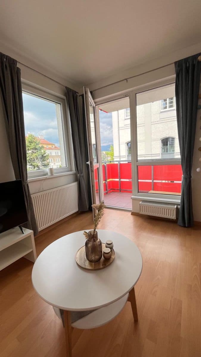 Prenájom bytu 2-izbový 55 m², Komenského, Vrchlabí, Královéhradecký kraj Prenájom bytu 2-izbový 55 m², Komenského, Vrchlabí, Královéhradecký kraj