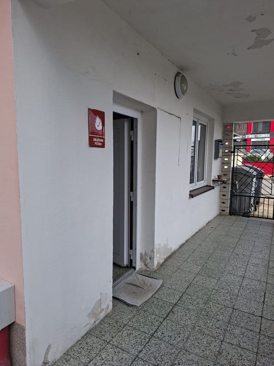 Prenájom nebytového priestoru 20 m², Pod Hájem, Králův Dvůr, Středočeský kraj Prenájom nebytového priestoru 20 m², Pod Hájem, Králův Dvůr, Středočeský kraj