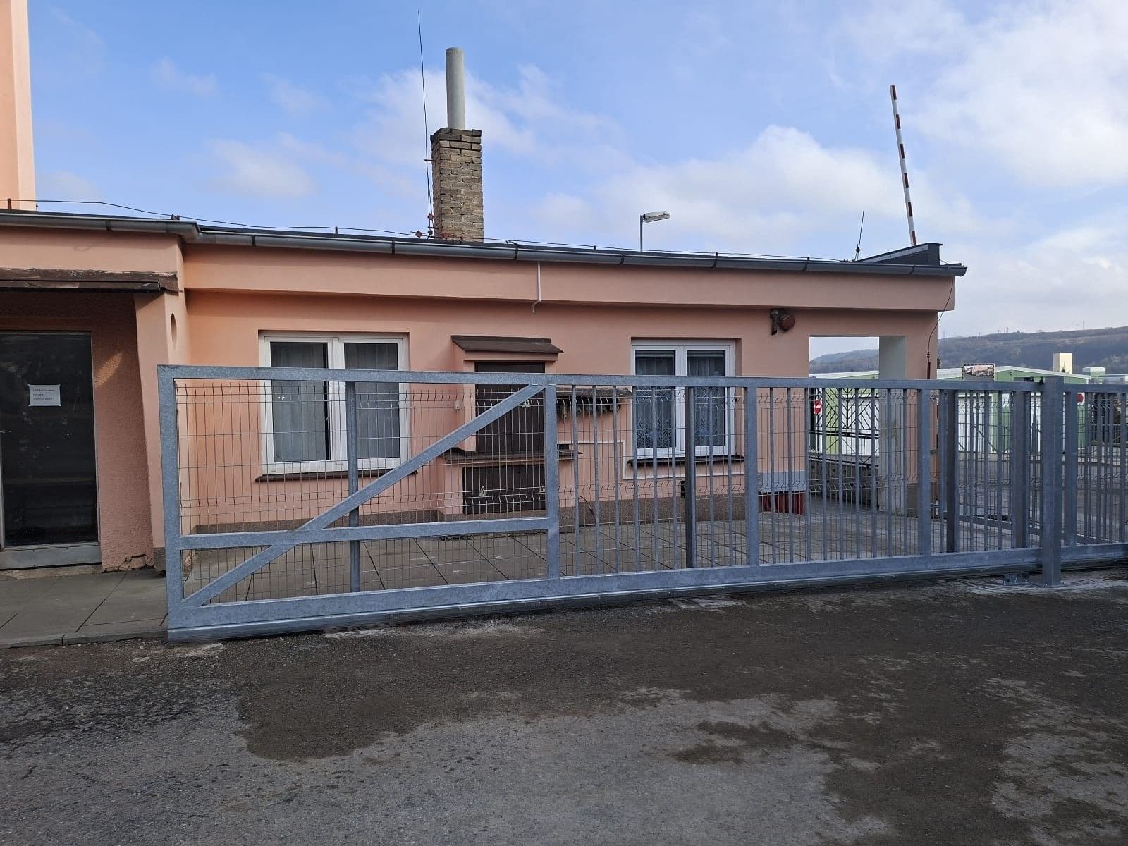 Prenájom nebytového priestoru 20 m², Pod Hájem, Králův Dvůr, Středočeský kraj Prenájom nebytového priestoru 20 m², Pod Hájem, Králův Dvůr, Středočeský kraj