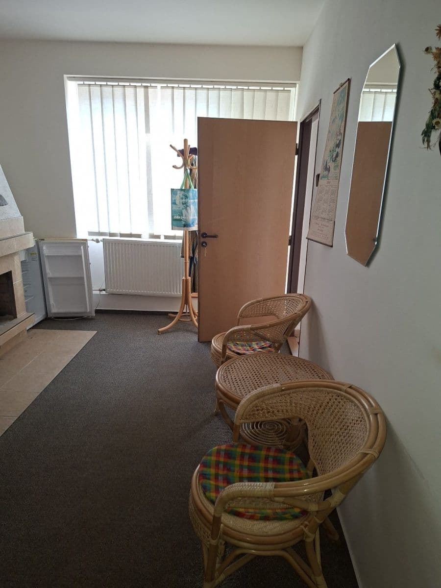 Prenájom nebytového priestoru 20 m², Pod Hájem, Králův Dvůr, Středočeský kraj Prenájom nebytového priestoru 20 m², Pod Hájem, Králův Dvůr, Středočeský kraj