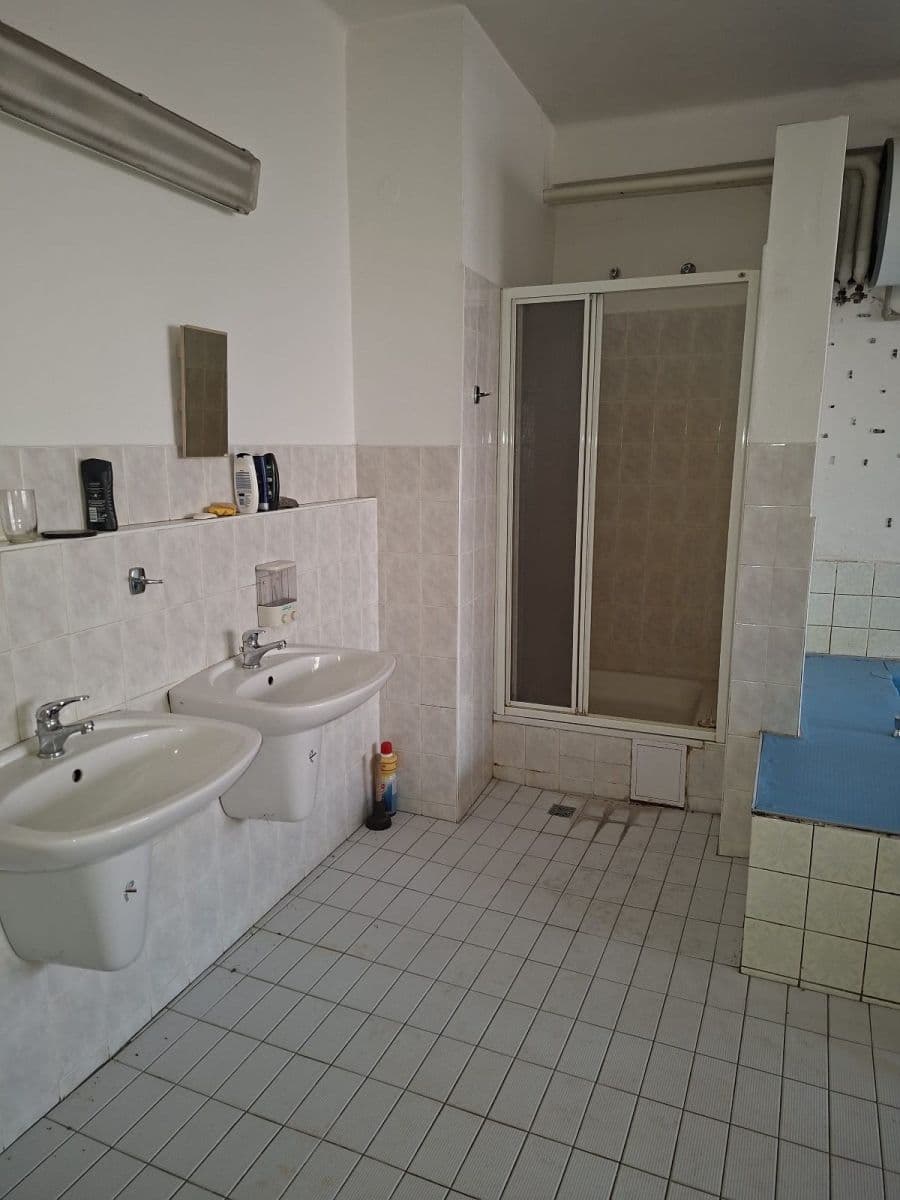 Prenájom nebytového priestoru 20 m², Pod Hájem, Králův Dvůr, Středočeský kraj Prenájom nebytového priestoru 20 m², Pod Hájem, Králův Dvůr, Středočeský kraj