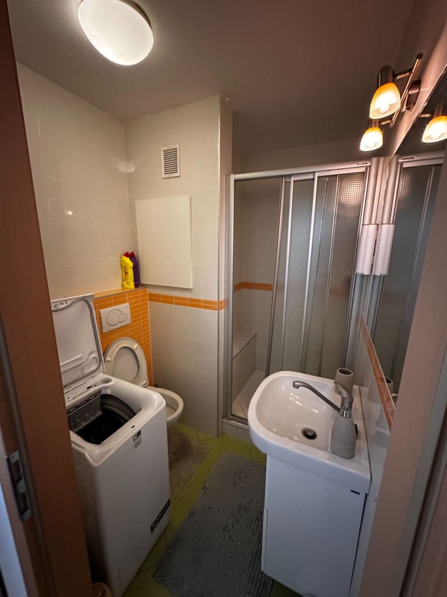 Prenájom bytu 2-izbový 42 m², Družstevní, Zlín, Zlínský kraj Prenájom bytu 2-izbový 42 m², Družstevní, Zlín, Zlínský kraj