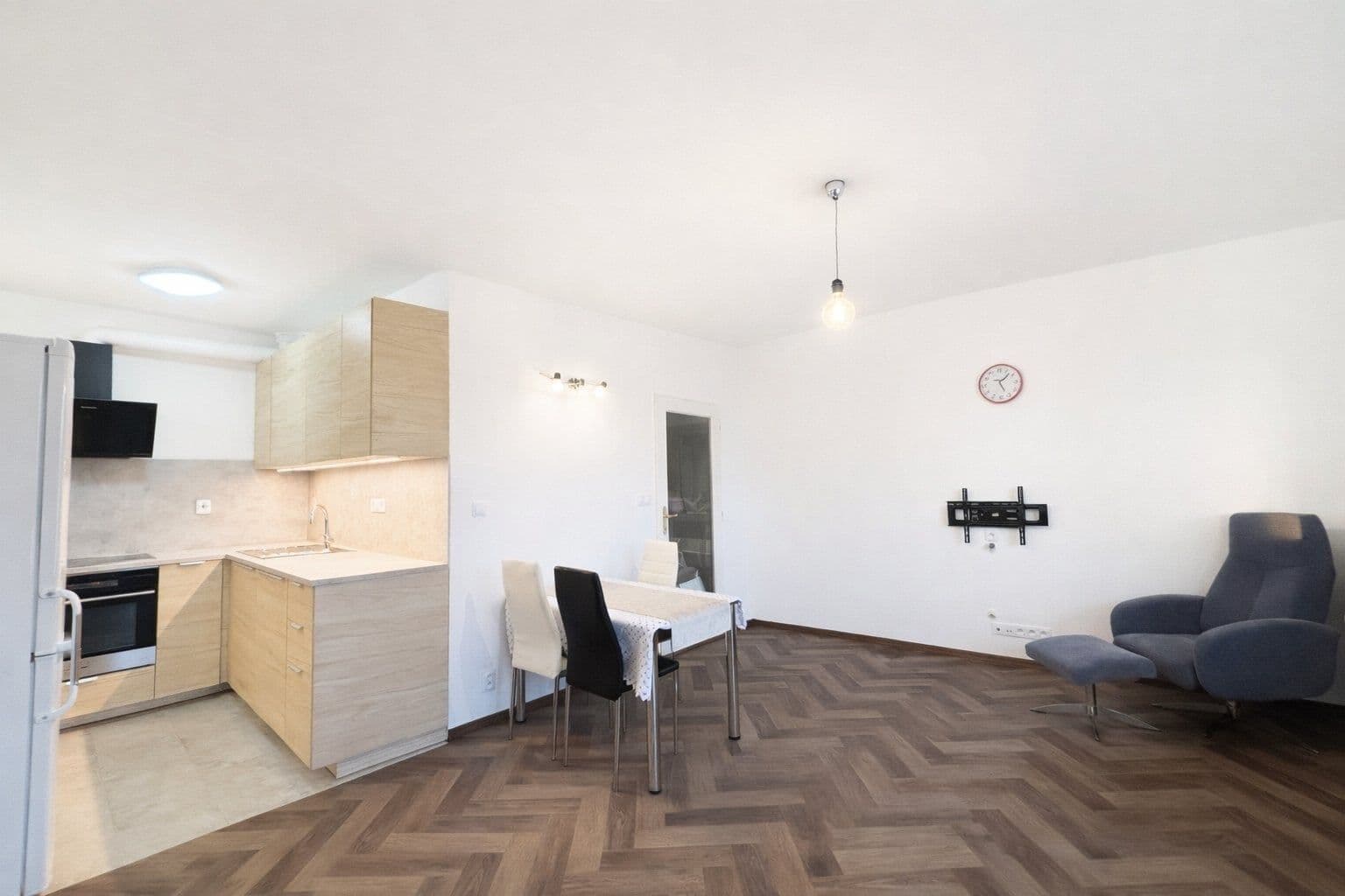 Prenájom bytu 3-izbový 56 m², Svojšovická, Praha, Praha Prenájom bytu 3-izbový 56 m², Svojšovická, Praha, Praha