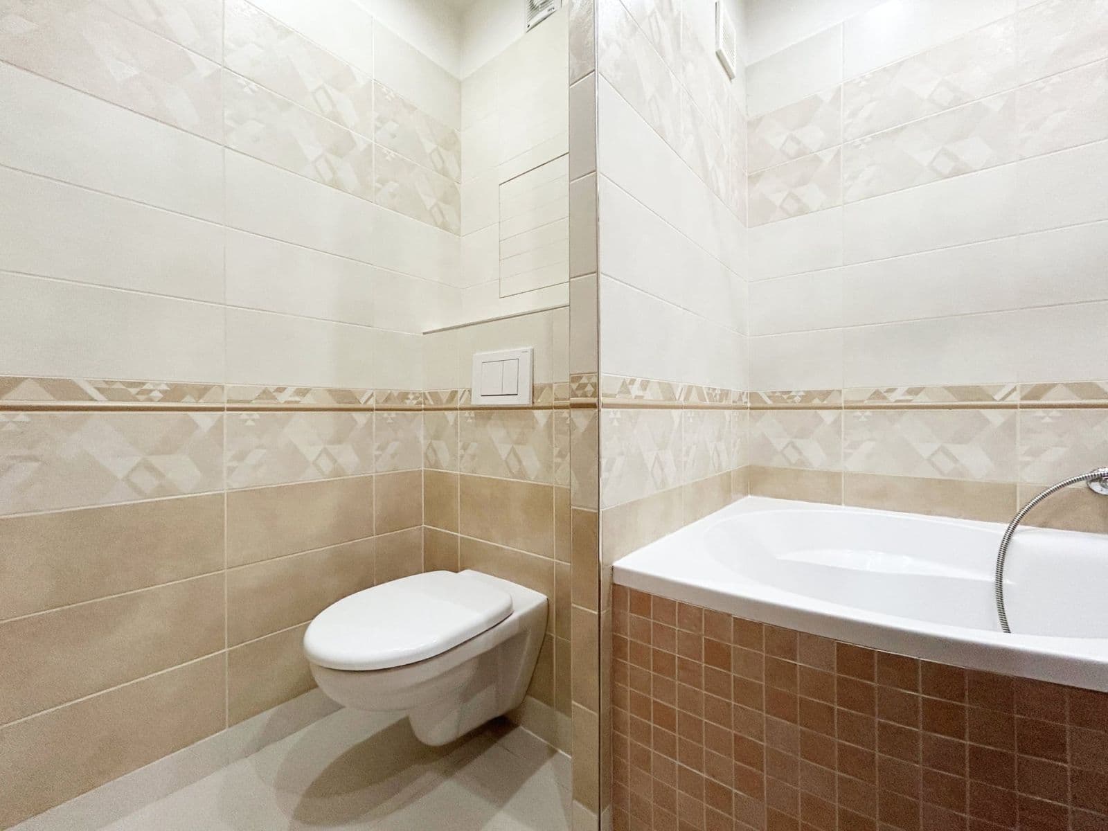 Prenájom bytu 2-izbový 44 m², Ohradní, Praha, Praha Prenájom bytu 2-izbový 44 m², Ohradní, Praha, Praha