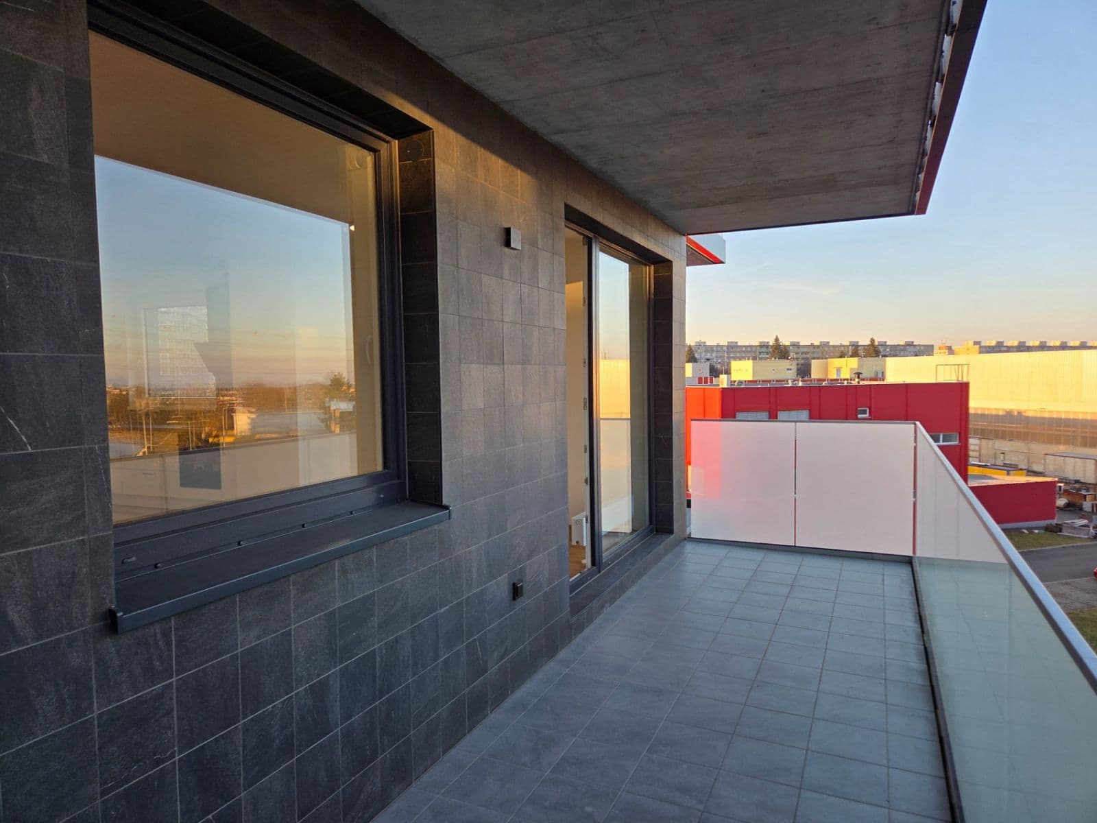 Prenájom bytu 3-izbový 84 m², Čakovická, Praha, Praha Prenájom bytu 3-izbový 84 m², Čakovická, Praha, Praha