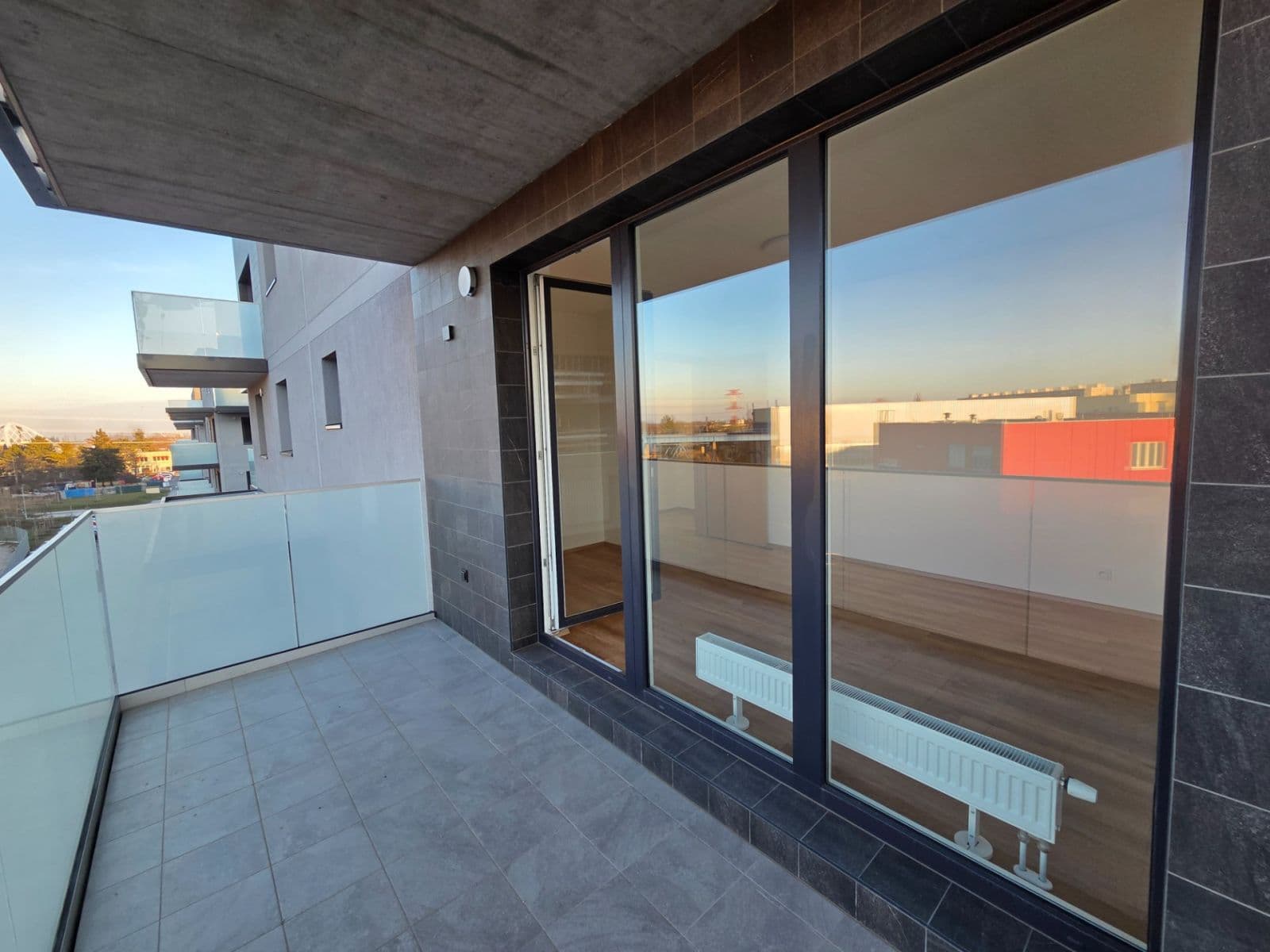 Prenájom bytu 3-izbový 84 m², Čakovická, Praha, Praha Prenájom bytu 3-izbový 84 m², Čakovická, Praha, Praha