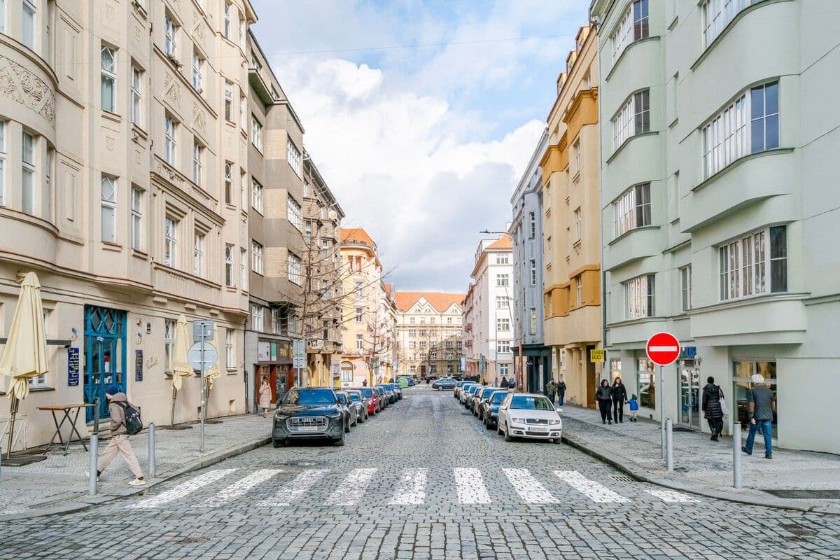 Prenájom bytu 65 m², Kafkova, Praha, Praha Prenájom bytu 65 m², Kafkova, Praha, Praha