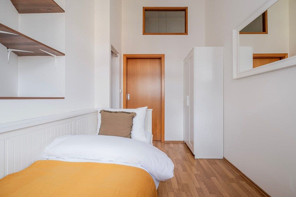 Prenájom bytu 65 m², Kafkova, Praha, Praha Prenájom bytu 65 m², Kafkova, Praha, Praha