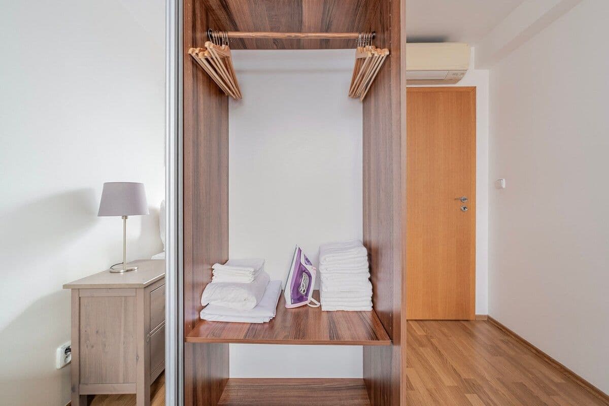 Prenájom bytu 65 m², Kafkova, Praha, Praha Prenájom bytu 65 m², Kafkova, Praha, Praha