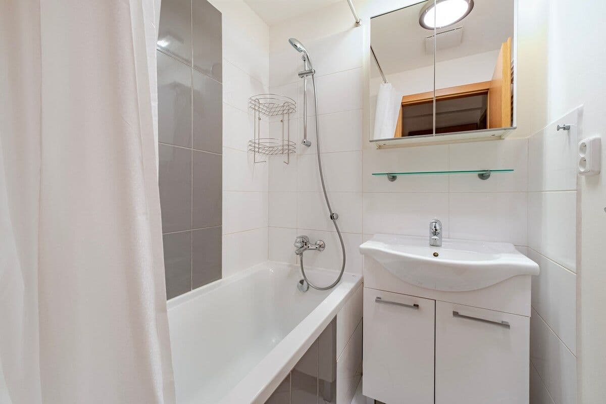 Prenájom bytu 65 m², Kafkova, Praha, Praha Prenájom bytu 65 m², Kafkova, Praha, Praha