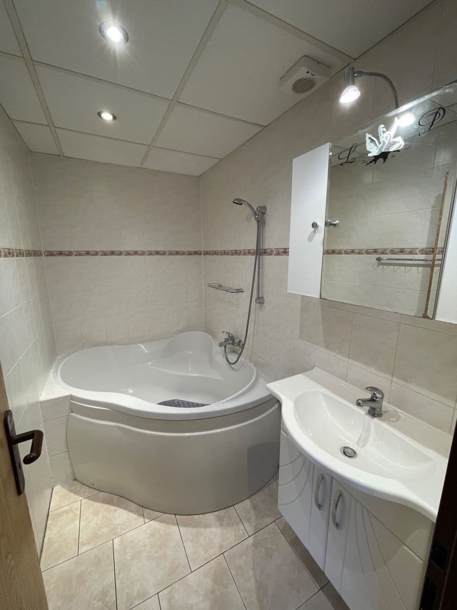 Prenájom bytu 2-izbový 65 m², Seifertova, Sokolov, Karlovarský kraj Prenájom bytu 2-izbový 65 m², Seifertova, Sokolov, Karlovarský kraj