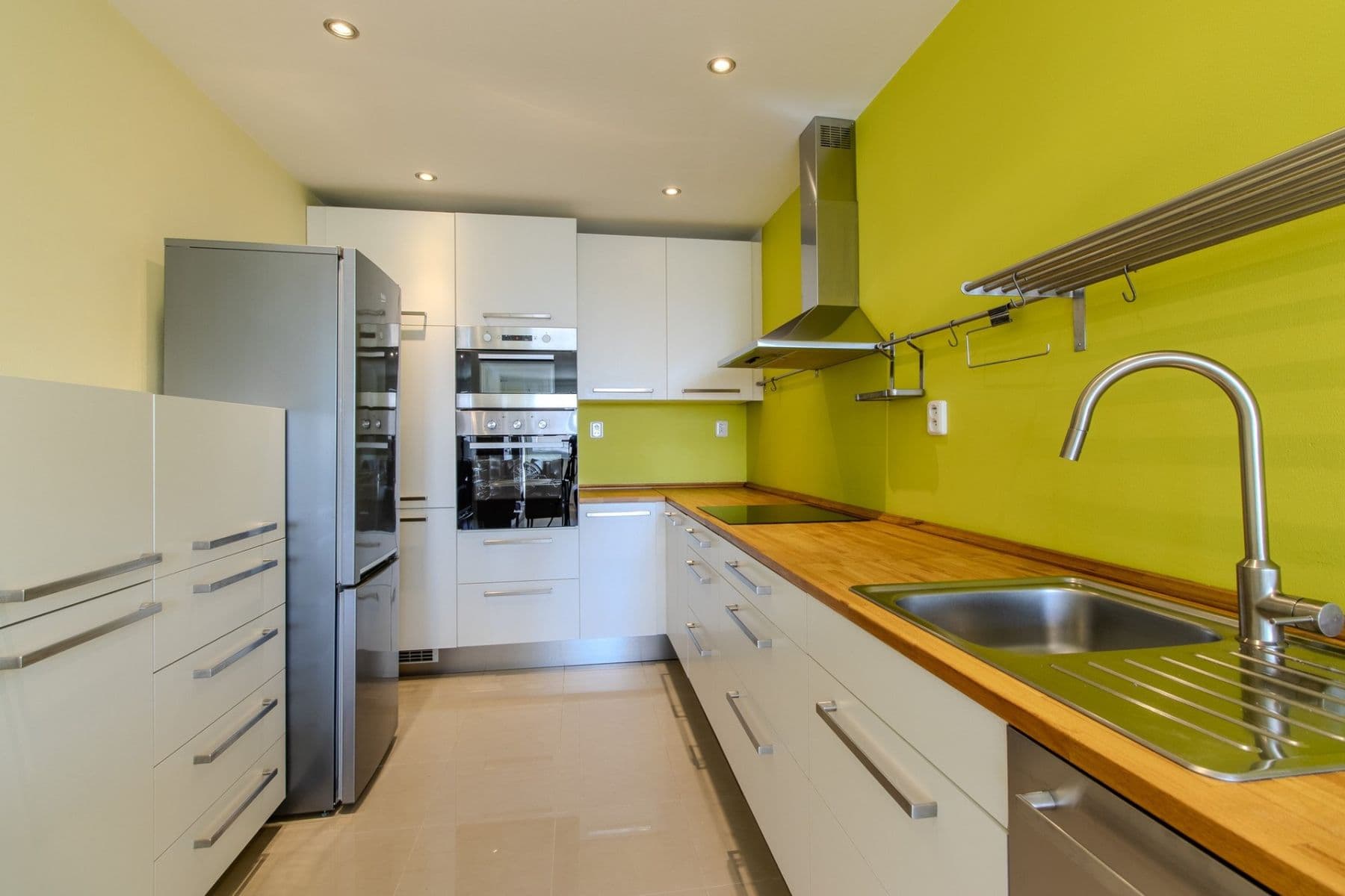 Prenájom bytu 3-izbový 64 m², Jažlovická, Praha, Praha Prenájom bytu 3-izbový 64 m², Jažlovická, Praha, Praha