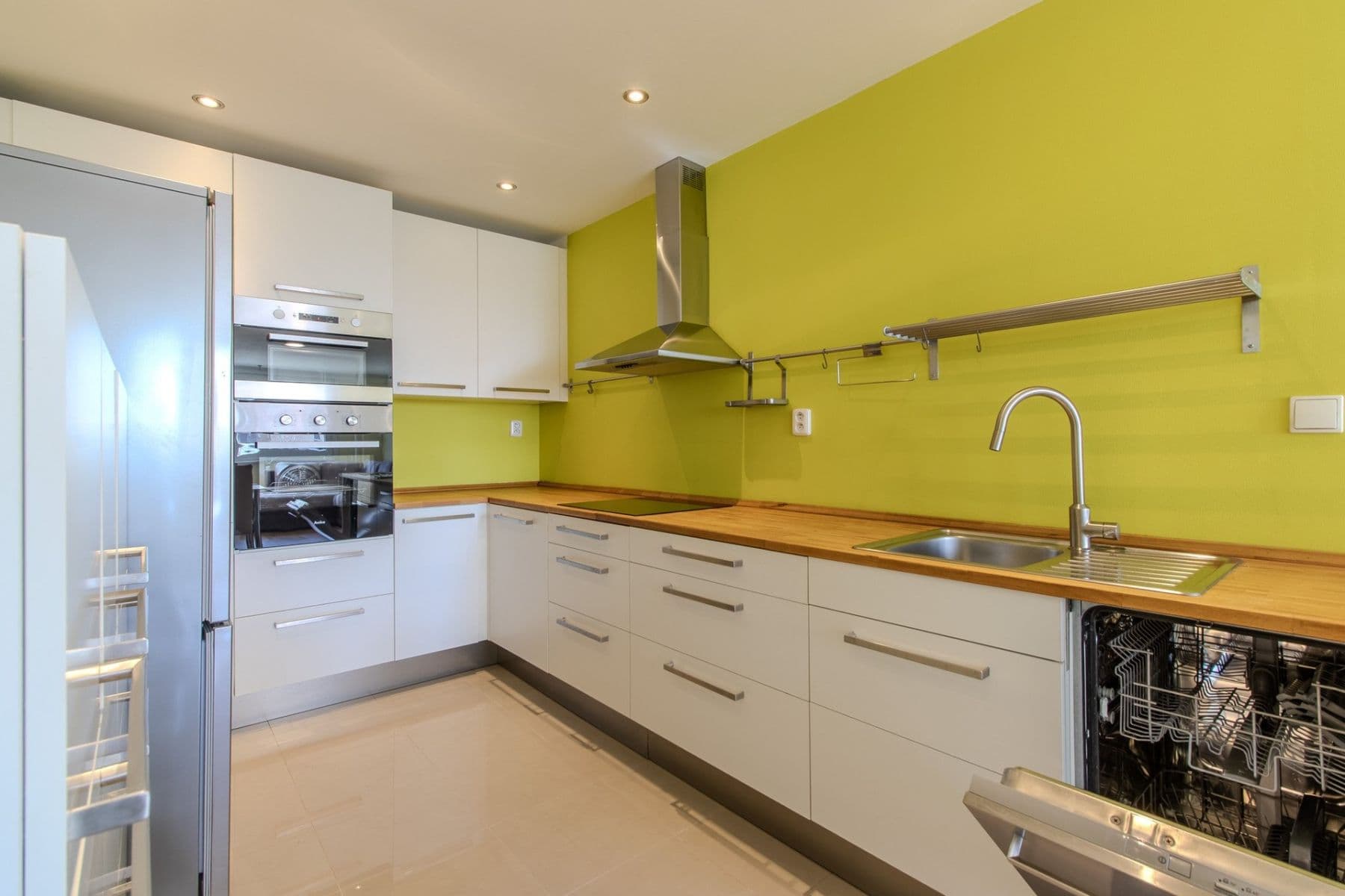 Prenájom bytu 3-izbový 64 m², Jažlovická, Praha, Praha Prenájom bytu 3-izbový 64 m², Jažlovická, Praha, Praha