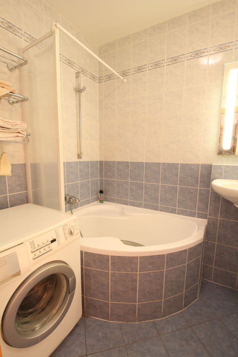 Prenájom bytu 1-izbový 34 m², Mattioliho, Praha, Praha Prenájom bytu 1-izbový 34 m², Mattioliho, Praha, Praha