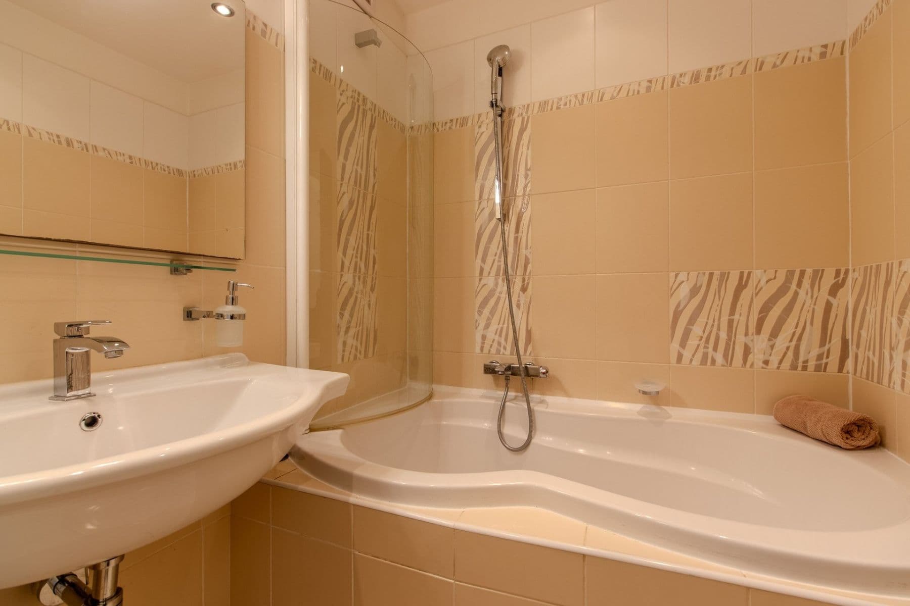 Prenájom bytu 3-izbový 66 m², Košťálkova, Praha, Praha Prenájom bytu 3-izbový 66 m², Košťálkova, Praha, Praha