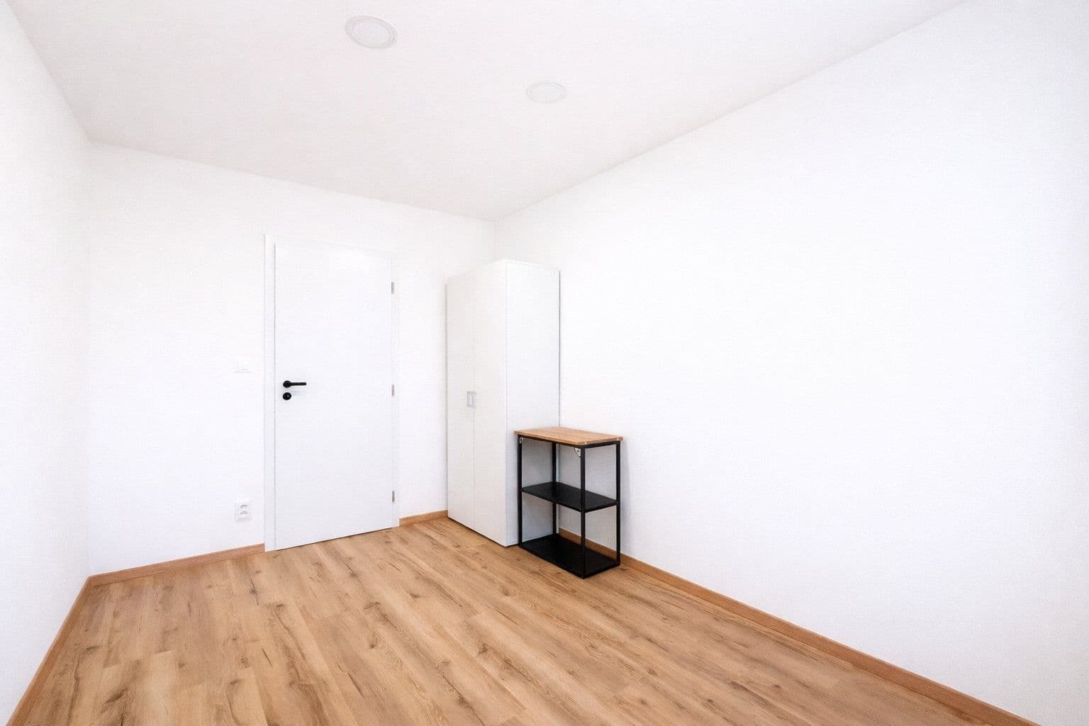 Prenájom bytu 3-izbový 60 m², Kosmonautů, Mělník, Středočeský kraj Prenájom bytu 3-izbový 60 m², Kosmonautů, Mělník, Středočeský kraj