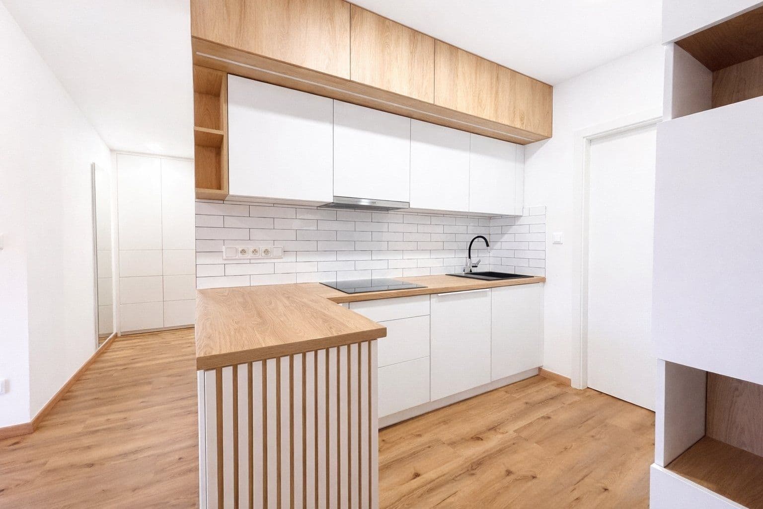 Prenájom bytu 3-izbový 60 m², Kosmonautů, Mělník, Středočeský kraj Prenájom bytu 3-izbový 60 m², Kosmonautů, Mělník, Středočeský kraj