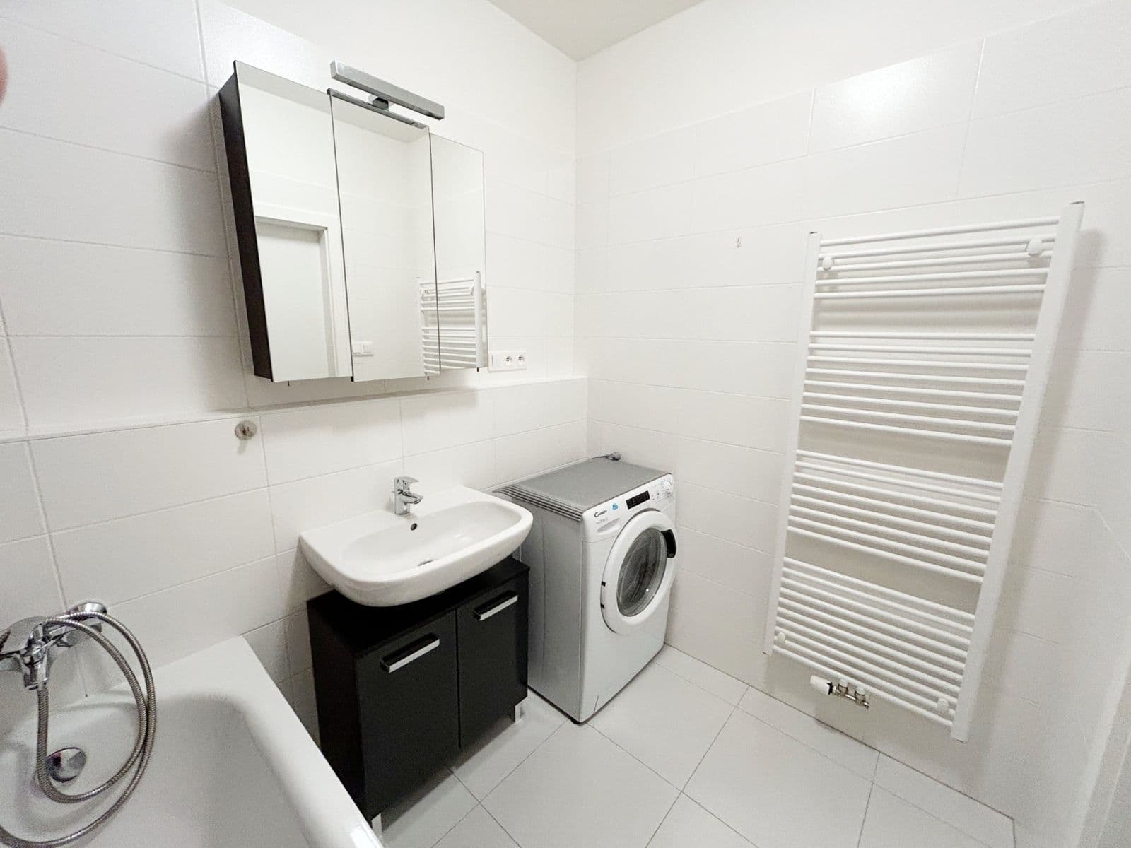 Prenájom bytu 3-izbový 32 m², U Hostavického potoka, Praha, Praha Prenájom bytu 3-izbový 32 m², U Hostavického potoka, Praha, Praha