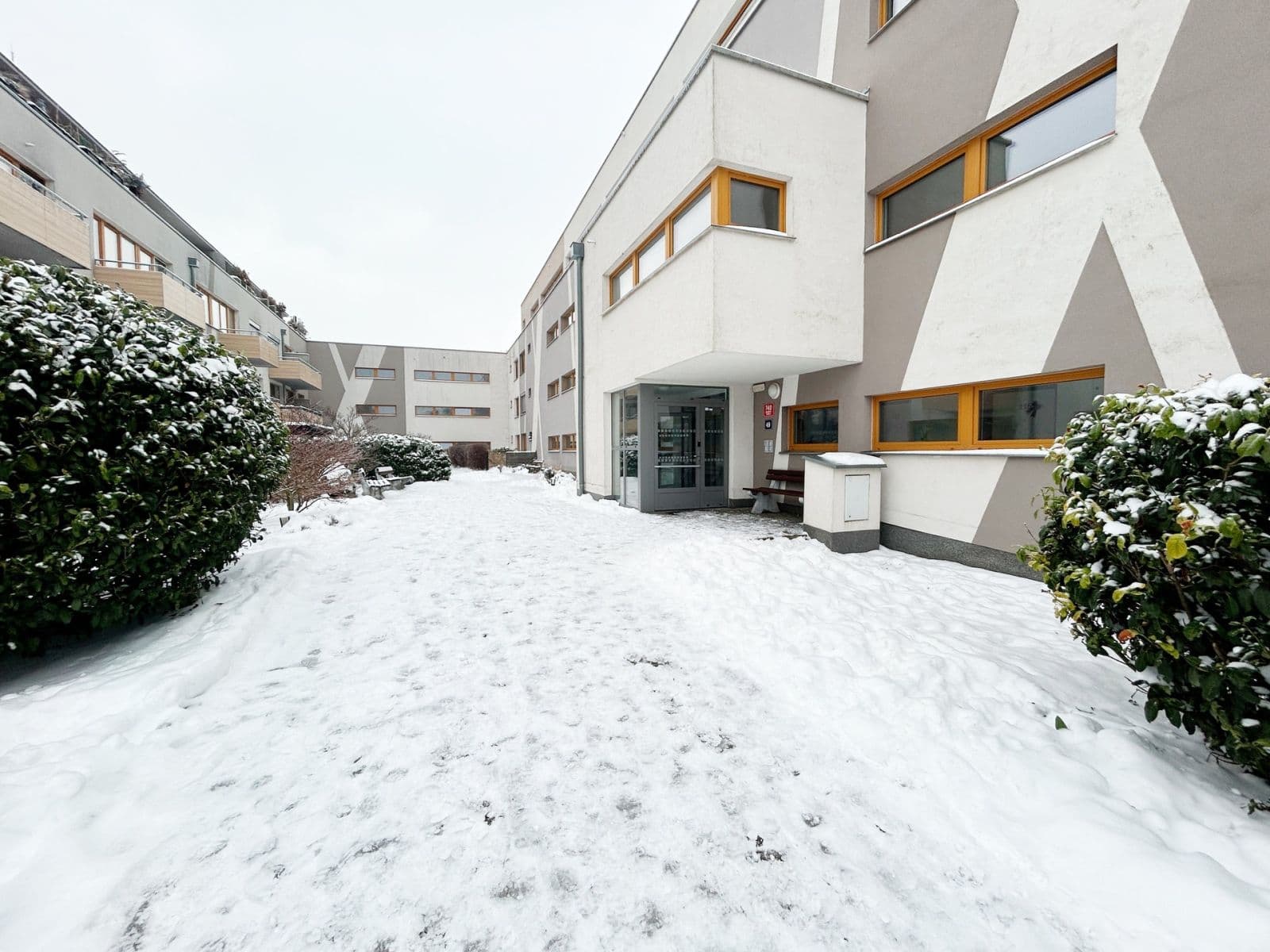 Prenájom bytu 3-izbový 32 m², U Hostavického potoka, Praha, Praha Prenájom bytu 3-izbový 32 m², U Hostavického potoka, Praha, Praha