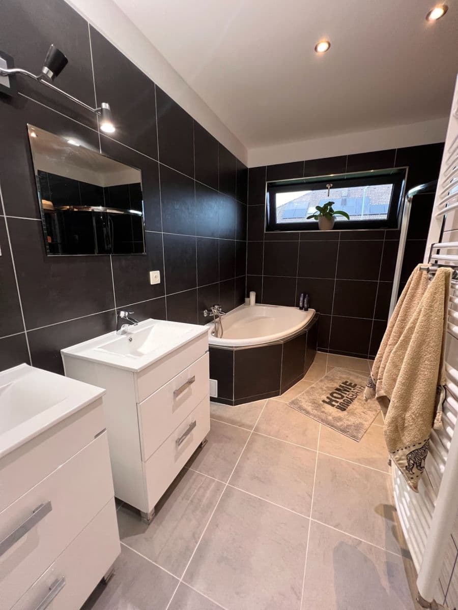 Predaj domu 195 m², pozemek 905 m², Vlčice, Královéhradecký kraj Predaj domu 195 m², pozemek 905 m², Vlčice, Královéhradecký kraj