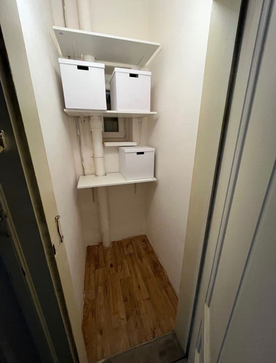 Prenájom bytu 1-izbový 33 m², Komárovská, Brno, Jihomoravský kraj Prenájom bytu 1-izbový 33 m², Komárovská, Brno, Jihomoravský kraj