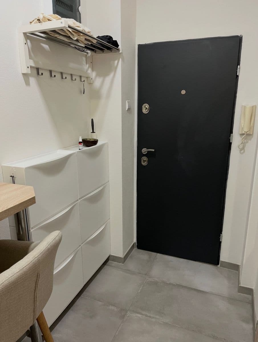 Prenájom bytu 1-izbový 33 m², Komárovská, Brno, Jihomoravský kraj Prenájom bytu 1-izbový 33 m², Komárovská, Brno, Jihomoravský kraj