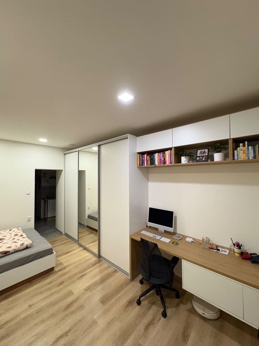 Prenájom bytu 1-izbový 33 m², Komárovská, Brno, Jihomoravský kraj Prenájom bytu 1-izbový 33 m², Komárovská, Brno, Jihomoravský kraj