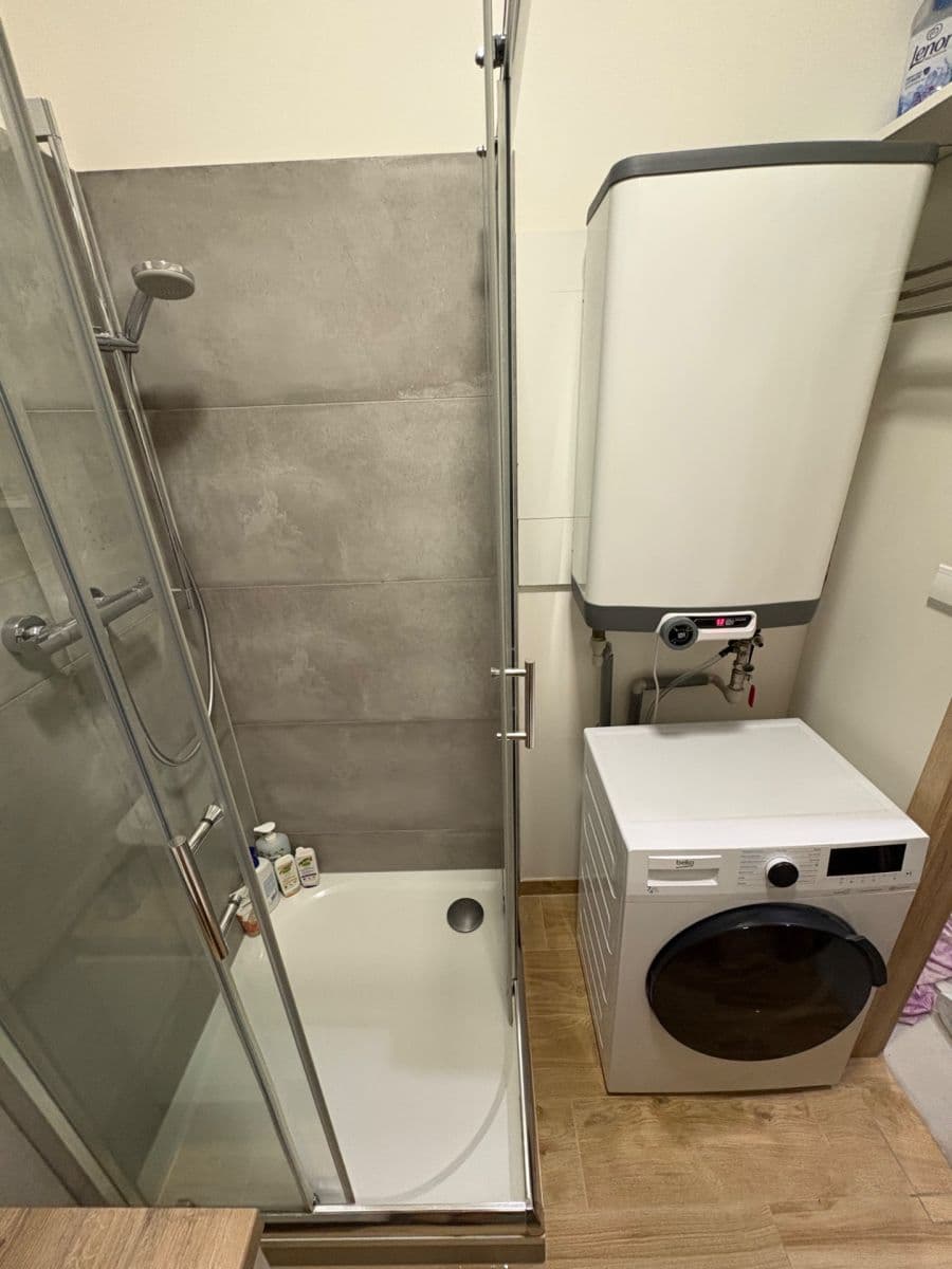 Prenájom bytu 1-izbový 33 m², Komárovská, Brno, Jihomoravský kraj Prenájom bytu 1-izbový 33 m², Komárovská, Brno, Jihomoravský kraj