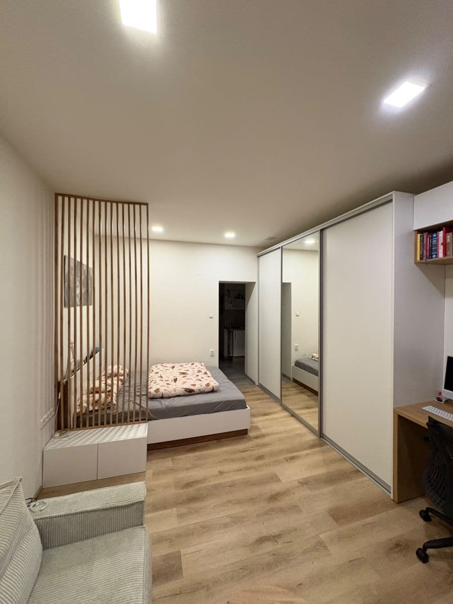 Prenájom bytu 1-izbový 33 m², Komárovská, Brno, Jihomoravský kraj Prenájom bytu 1-izbový 33 m², Komárovská, Brno, Jihomoravský kraj