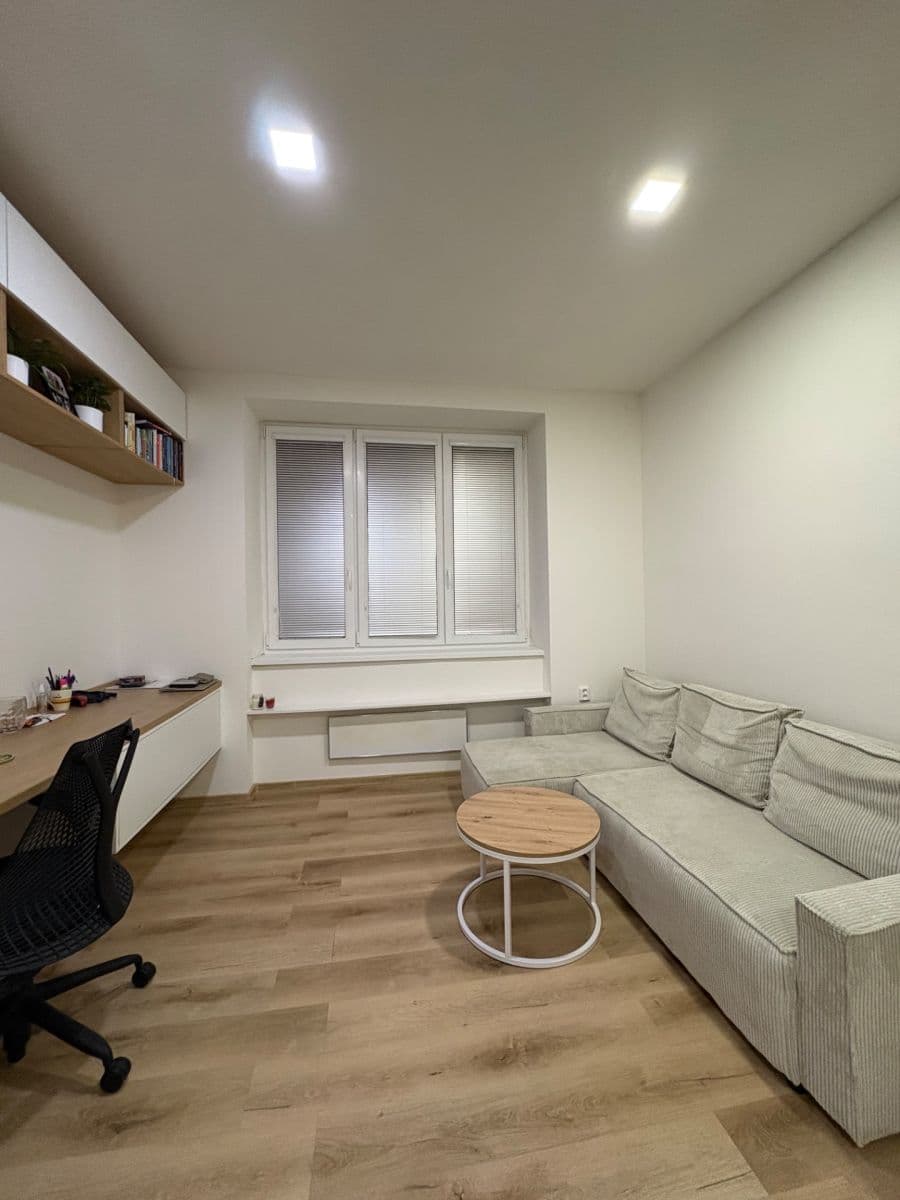 Prenájom bytu 1-izbový 33 m², Komárovská, Brno, Jihomoravský kraj Prenájom bytu 1-izbový 33 m², Komárovská, Brno, Jihomoravský kraj