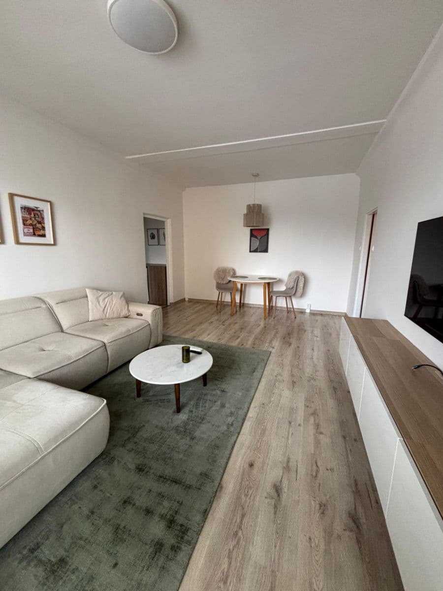 Prenájom bytu 3-izbový 63 m², Sputniková, Ružinov, Bratislavský kraj Prenájom bytu 3-izbový 63 m², Sputniková, Ružinov, Bratislavský kraj