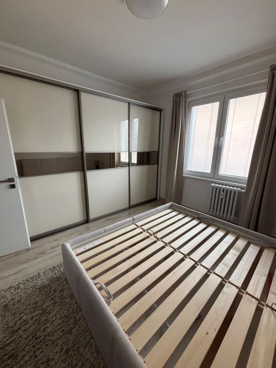 Prenájom bytu 3-izbový 63 m², Sputniková, Ružinov, Bratislavský kraj Prenájom bytu 3-izbový 63 m², Sputniková, Ružinov, Bratislavský kraj