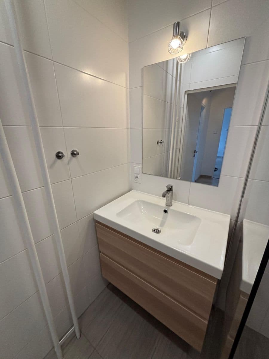 Prenájom bytu 3-izbový 63 m², Sputniková, Ružinov, Bratislavský kraj Prenájom bytu 3-izbový 63 m², Sputniková, Ružinov, Bratislavský kraj