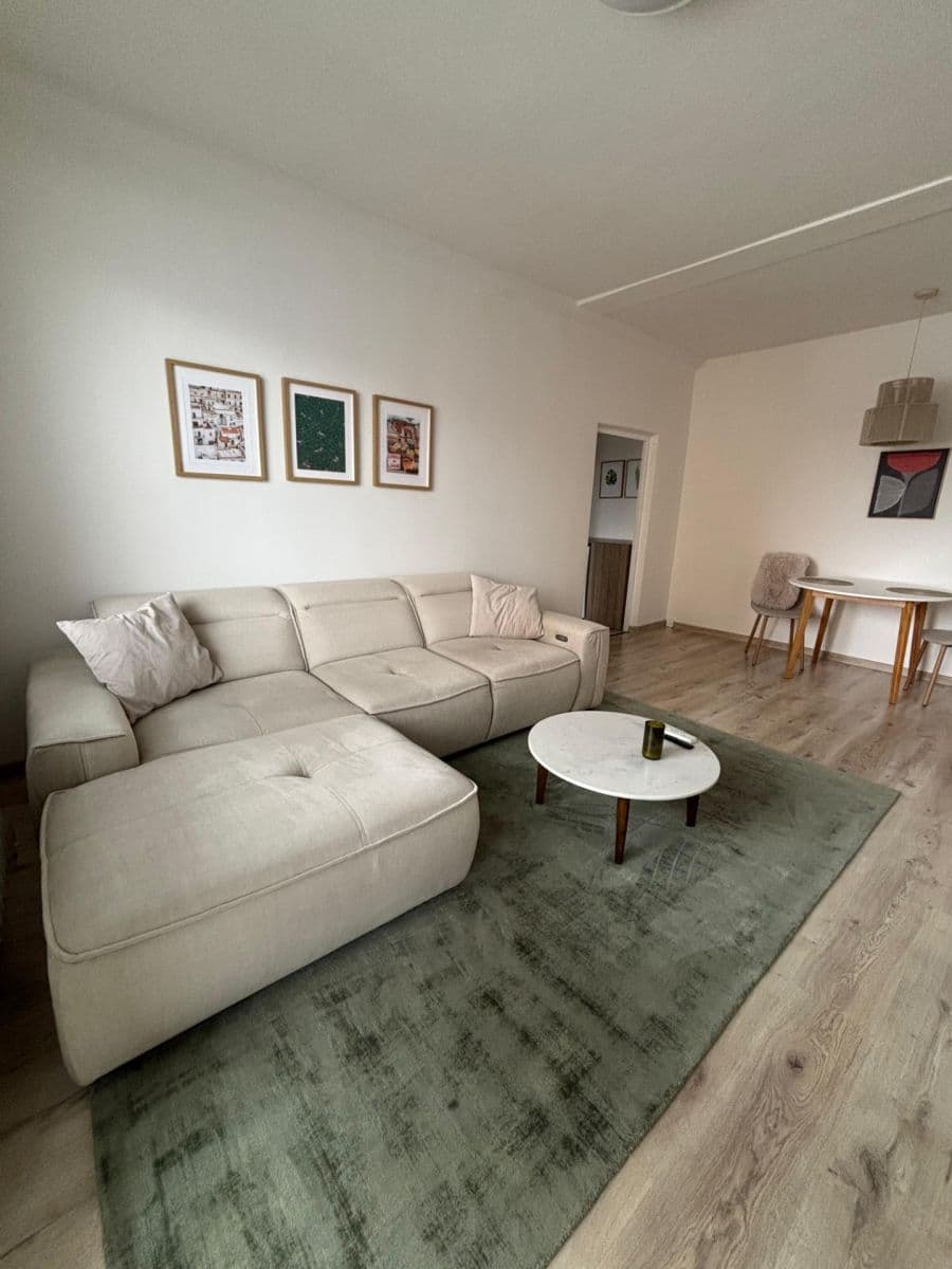 Prenájom bytu 3-izbový 63 m², Sputniková, Ružinov, Bratislavský kraj Prenájom bytu 3-izbový 63 m², Sputniková, Ružinov, Bratislavský kraj