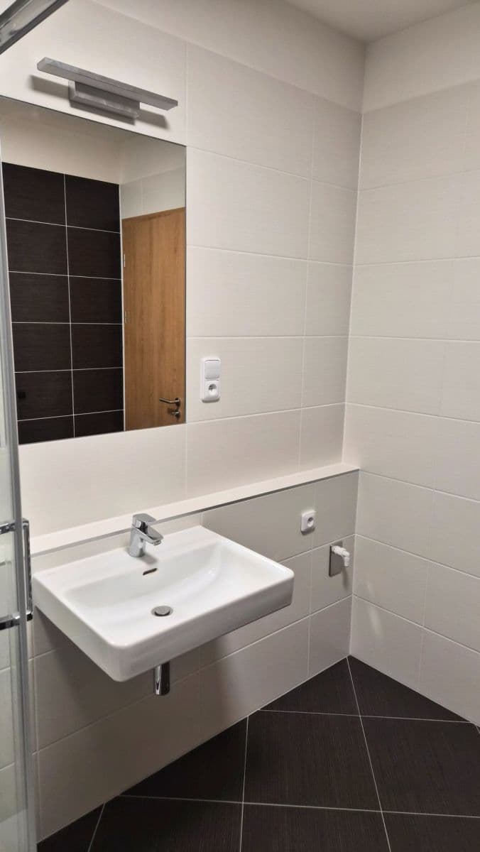 Prenájom bytu 1-izbový 38 m², Nádražní, Kralupy nad Vltavou, Středočeský kraj Prenájom bytu 1-izbový 38 m², Nádražní, Kralupy nad Vltavou, Středočeský kraj