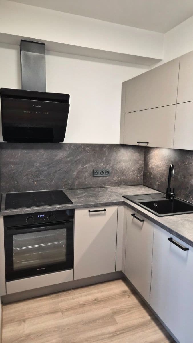 Prenájom bytu 1-izbový 38 m², Nádražní, Kralupy nad Vltavou, Středočeský kraj Prenájom bytu 1-izbový 38 m², Nádražní, Kralupy nad Vltavou, Středočeský kraj