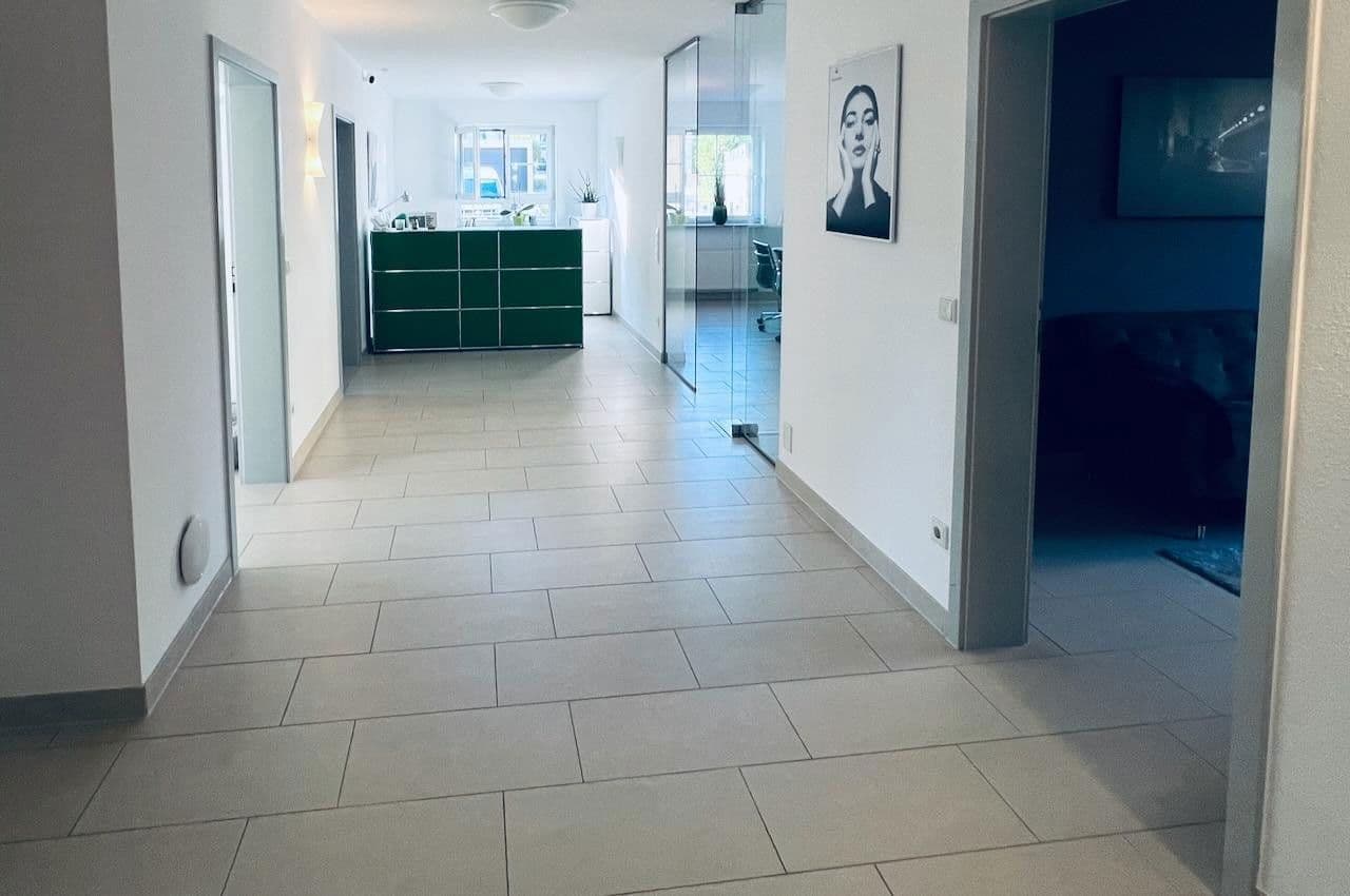 Prenájom kancelárie 200 m², Schloßstr. 26, Neuhausen auf den Fildern, Bádensko-Wurttembersko Prenájom kancelárie 200 m², Schloßstr. 26, Neuhausen auf den Fildern, Bádensko-Wurttembersko