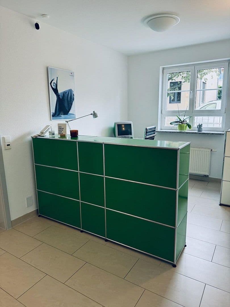 Prenájom kancelárie 200 m², Schloßstr. 26, Neuhausen auf den Fildern, Bádensko-Wurttembersko Prenájom kancelárie 200 m², Schloßstr. 26, Neuhausen auf den Fildern, Bádensko-Wurttembersko