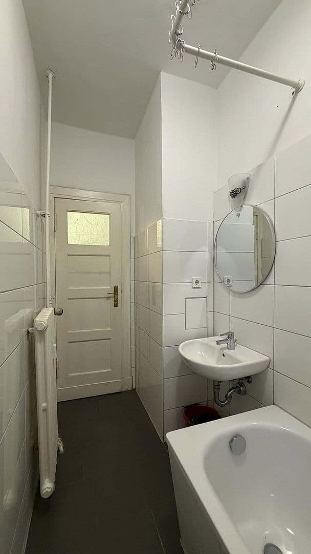 Prenájom bytu 2-izbový 68 m², Braunschweiger Straße 45, Berlin, Berlín Prenájom bytu 2-izbový 68 m², Braunschweiger Straße 45, Berlin, Berlín