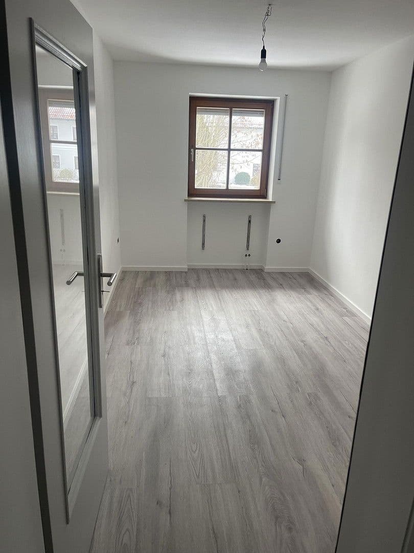 Prenájom bytu 4-izbový 110 m², Schloßstraße, Oberding/Notzing, Bavorsko Prenájom bytu 4-izbový 110 m², Schloßstraße, Oberding/Notzing, Bavorsko