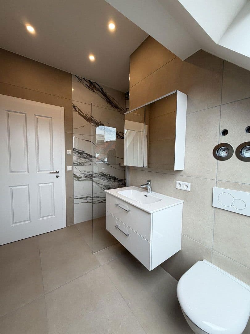 Prenájom bytu 3-izbový 80 m², Ebersstraße 58, Berlin, Berlín Prenájom bytu 3-izbový 80 m², Ebersstraße 58, Berlin, Berlín