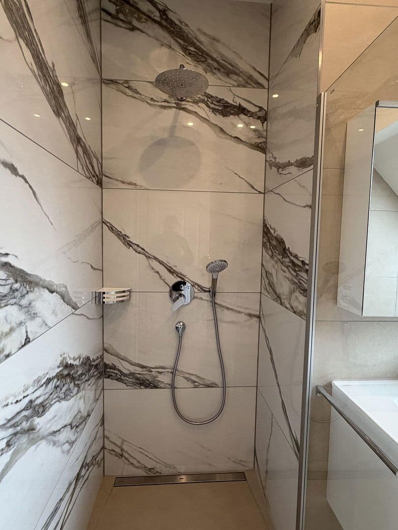 Prenájom bytu 3-izbový 80 m², Ebersstraße 58, Berlin, Berlín Prenájom bytu 3-izbový 80 m², Ebersstraße 58, Berlin, Berlín