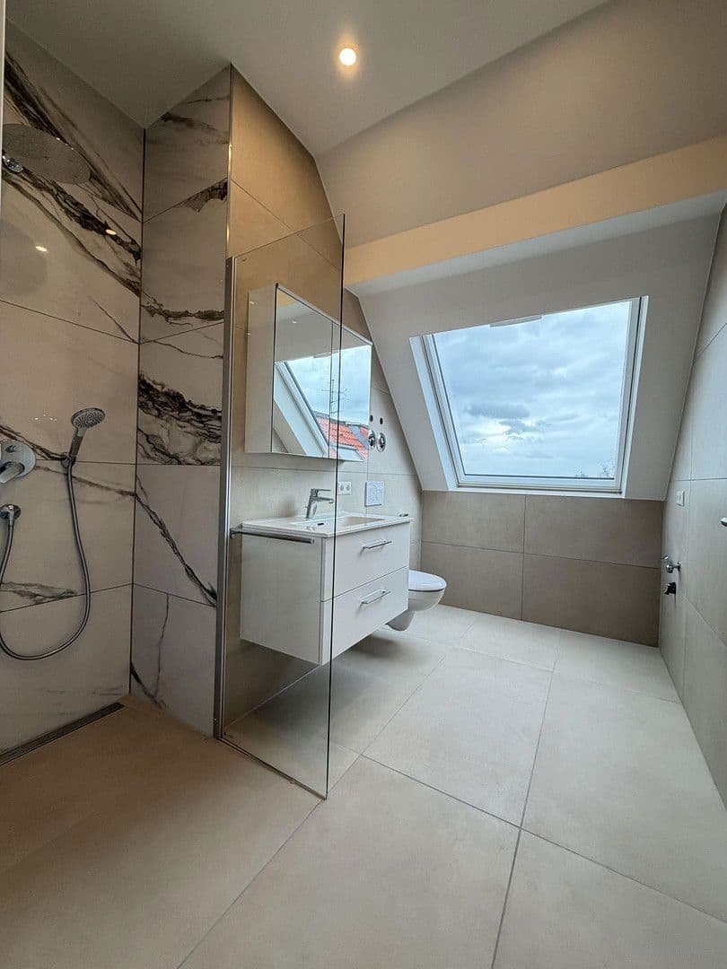 Prenájom bytu 3-izbový 80 m², Ebersstraße 58, Berlin, Berlín Prenájom bytu 3-izbový 80 m², Ebersstraße 58, Berlin, Berlín